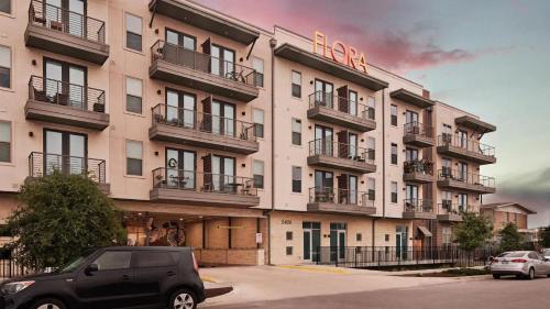 North Loop Apartment | Flora in Austin