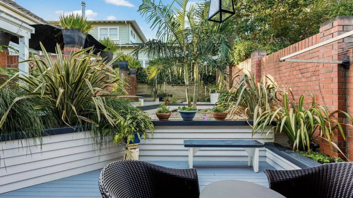 Epsom House | Flora and Fauna Unit with garden and deck