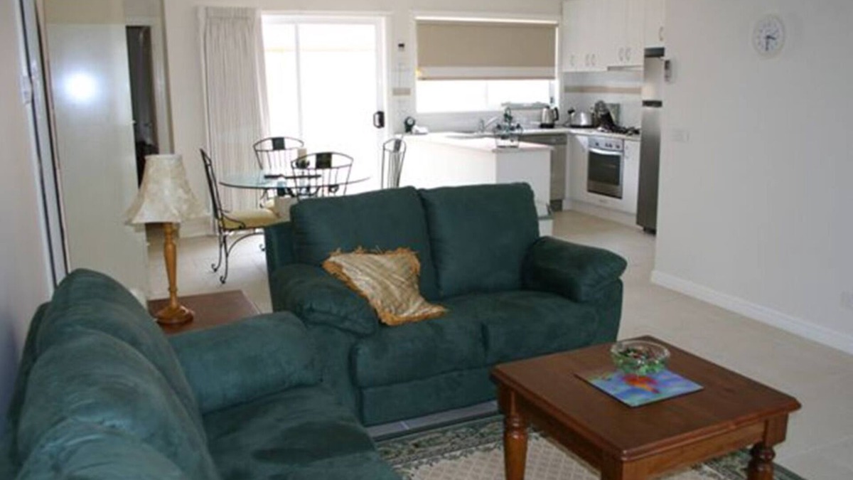 Delahey Villa | Florentine Villas - Your Home away from Home - near Watergardens Town Centre