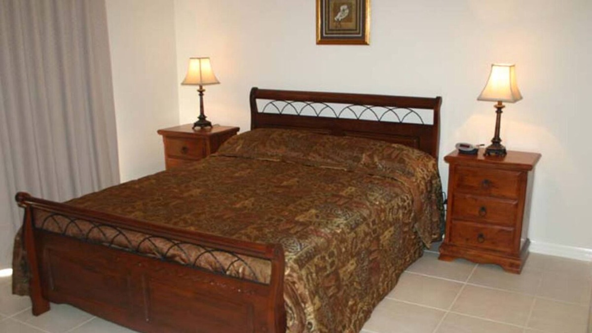 Delahey Villa | Florentine Villas - Your Home away from Home - near Watergardens Town Centre