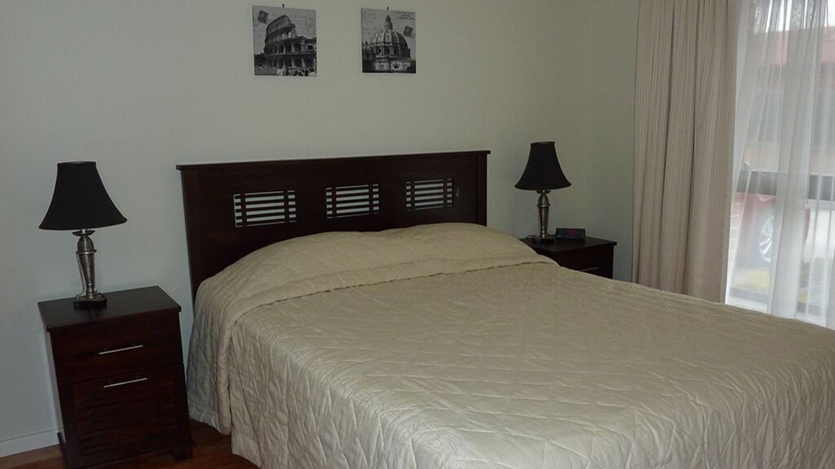 Delahey Villa | Florentine Villas - Your Home away from Home - near Watergardens Town Centre
