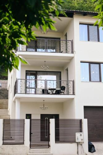 Deva House | Flori House