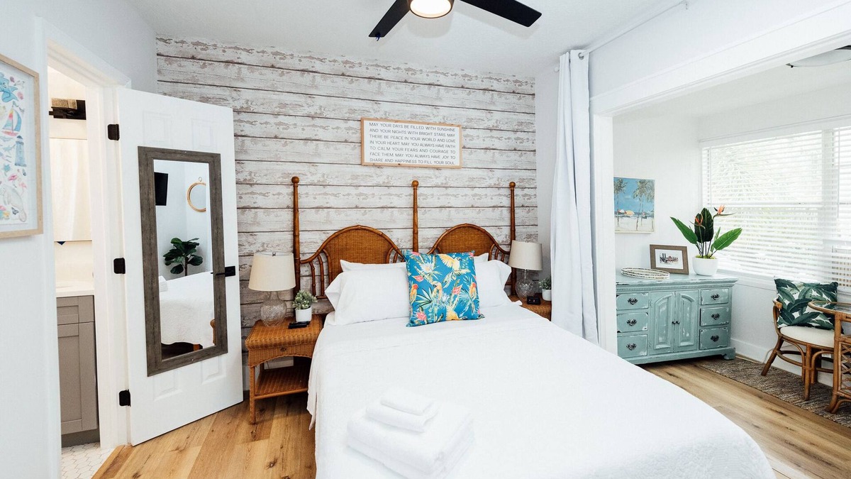 Crescent Lake Apartment | Florida Charm in the heart of Downtown St Pete