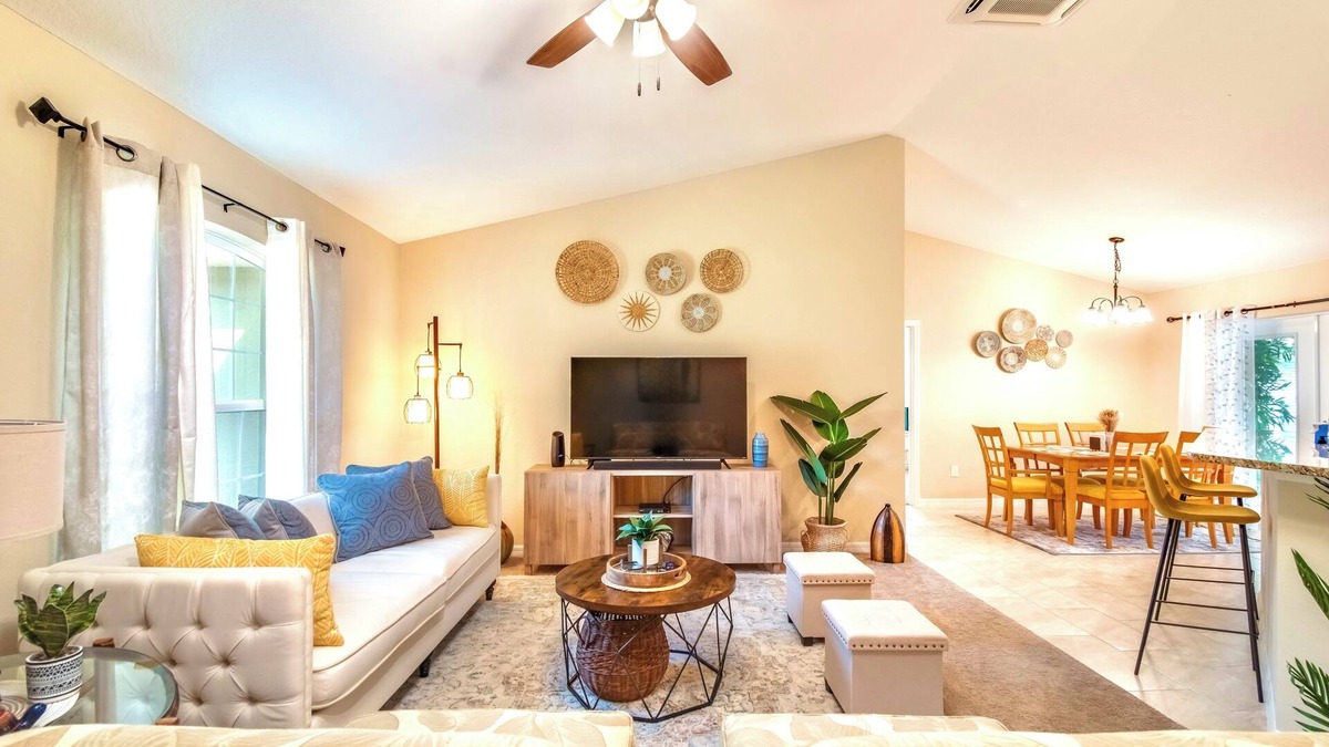 Ocala House | Florida Oasis w/Large Screened Patio & Roomy Master Suite