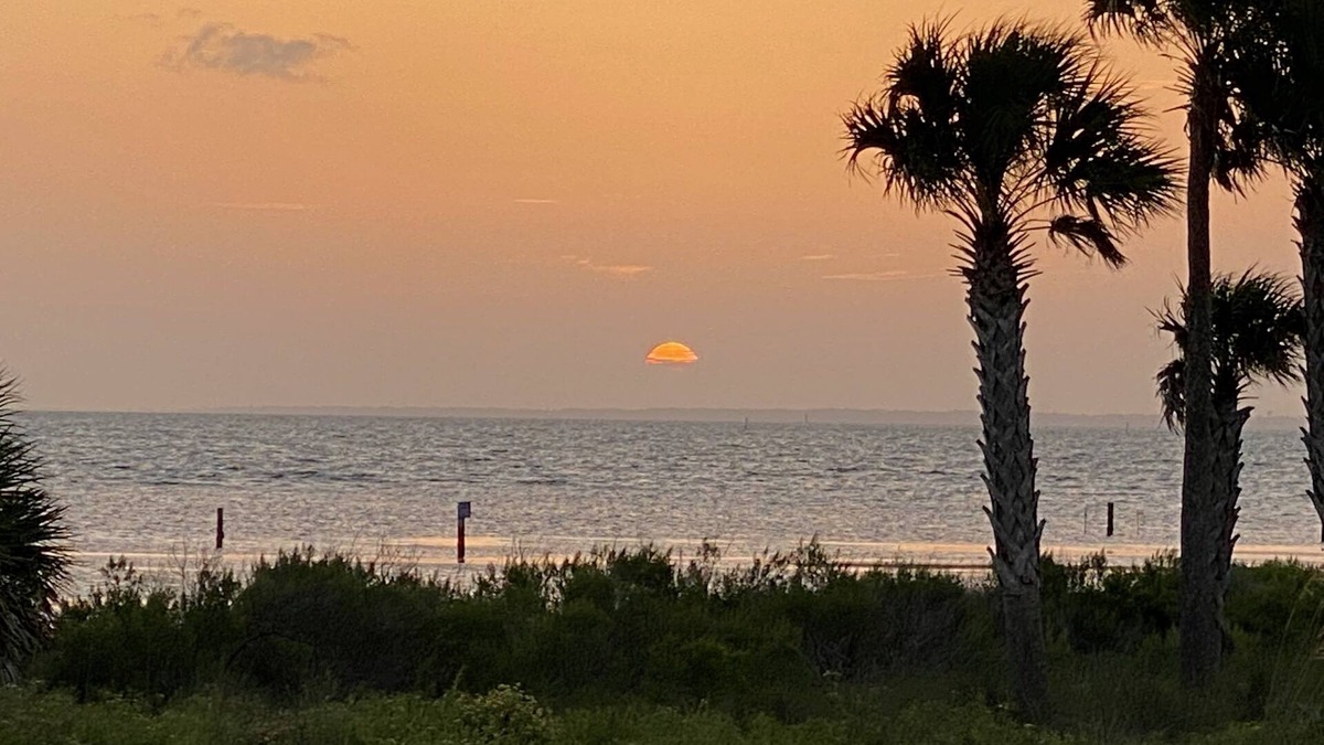 East End Apartment | Floridan Lodge. 7 Day stays in the center of the island!