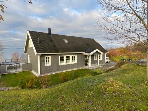 Trondheim Villa | Flott og innholdsrik enebolig