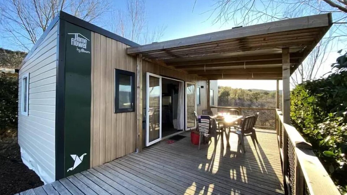 Laurac-en-Vivarais House | Flower Camping Saint Amand * - Homeflower Premium 33m2 (6p-3ch), Clim, TV, LV, bed 160, plancha, Nespresso, terrace XXL 6 people