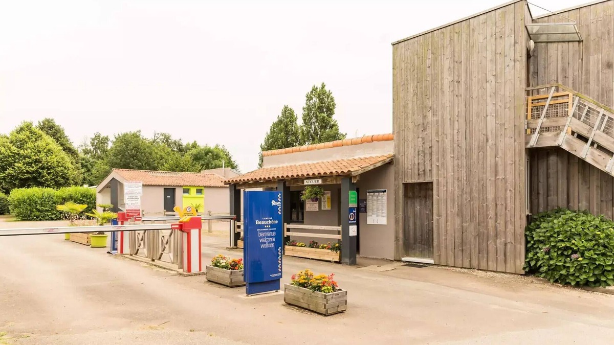 Avrille House | Flower Camping Beauchêne * - Mobil-home Standard 30 m2/2 bedrooms - covered terrace 6 people