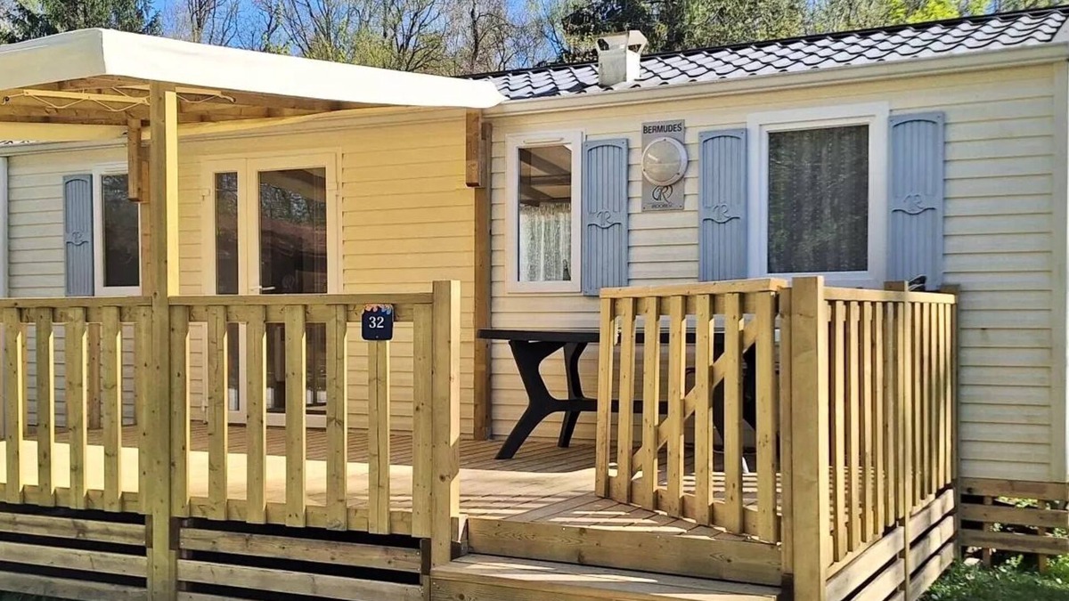 Leval House | Flower Camping du Lac de la Seigneurie * - Mobil home Bermuda Comfort 30m2 (3 bedrooms) + semi covered terrace of 18 m2 + TV 6 persons