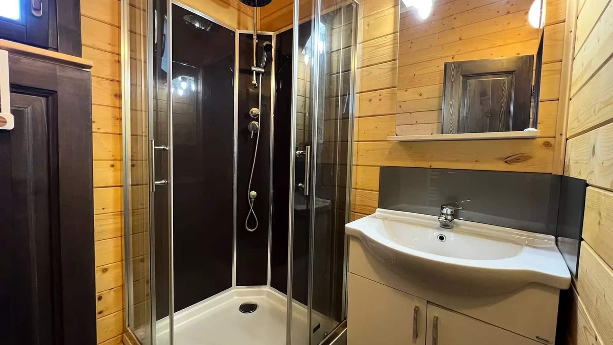Leval Ski Chalet | Flower Camping du Lac de la Seigneurie * - Chalet CONFORT Monia 27 m2 (2 bedrooms) + covered terrace of 10m2 + reversible air conditioning 5 people