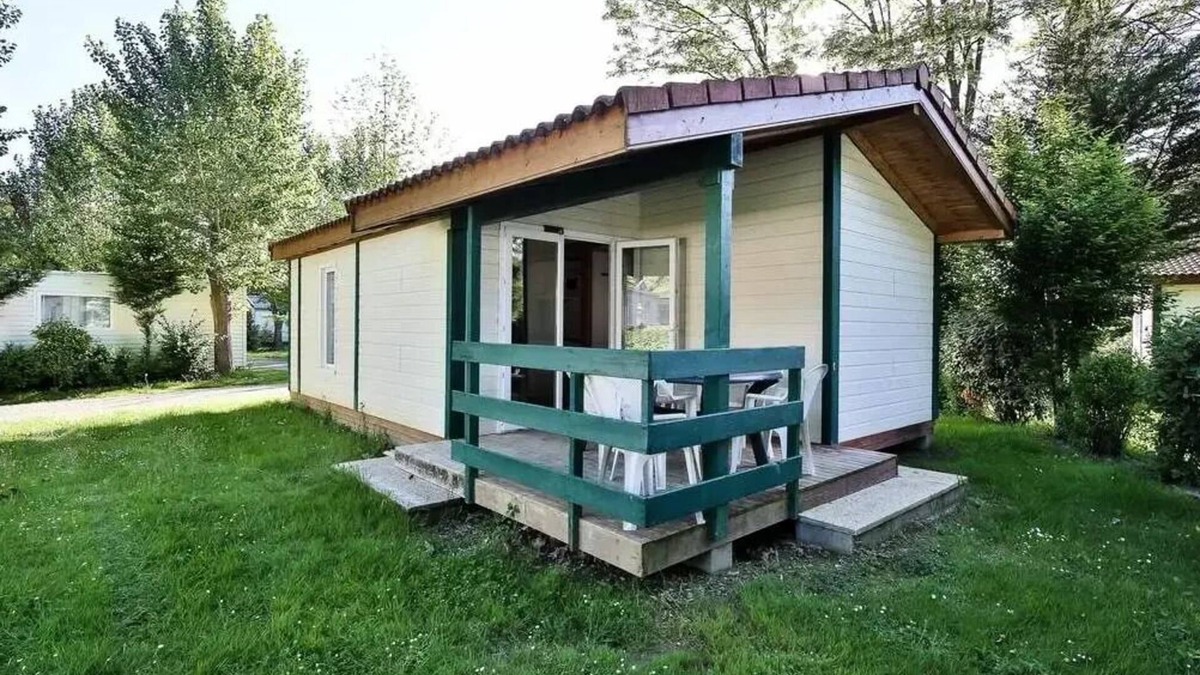 Les Achards Ski Chalet | Flower Camping Le Pavillon * - Chalet Bois Confort 31m2 - 2 bedrooms including covered terrace + TV 5 to 7 people - 5 pers. included in the tariff
