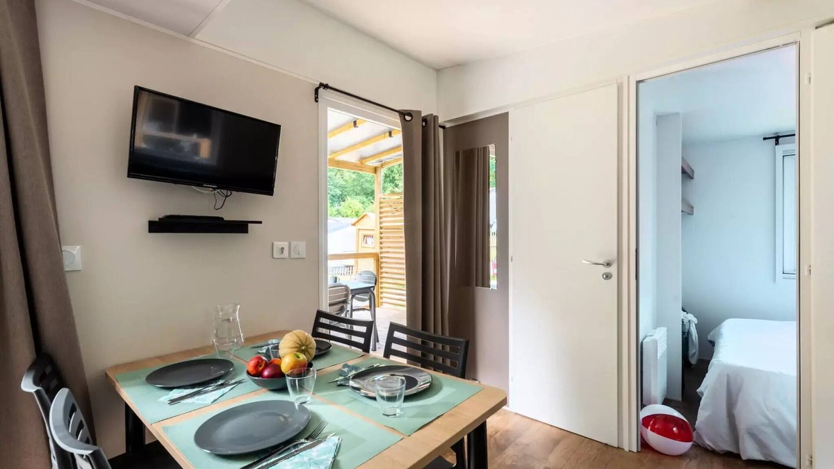 Yport House | Flower Camping La Chênaie * - Homeflower Premium 35m2 (3 bedrooms) + CLIM + semi-covered terrace + TV + sheets + towels 6 people