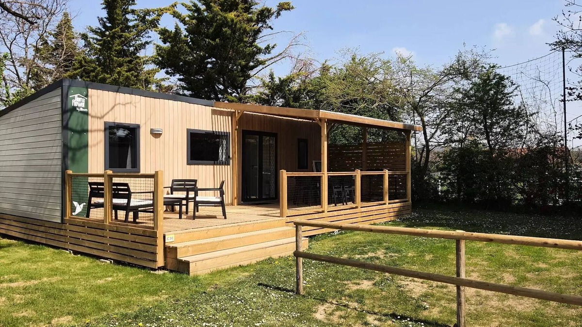 Hauterives House | Flower Camping Le Château * - Homeflower Premium 35m2 3 bedrooms + TV + dishwasher + air conditioning + terrace XL semi-covered 6 people