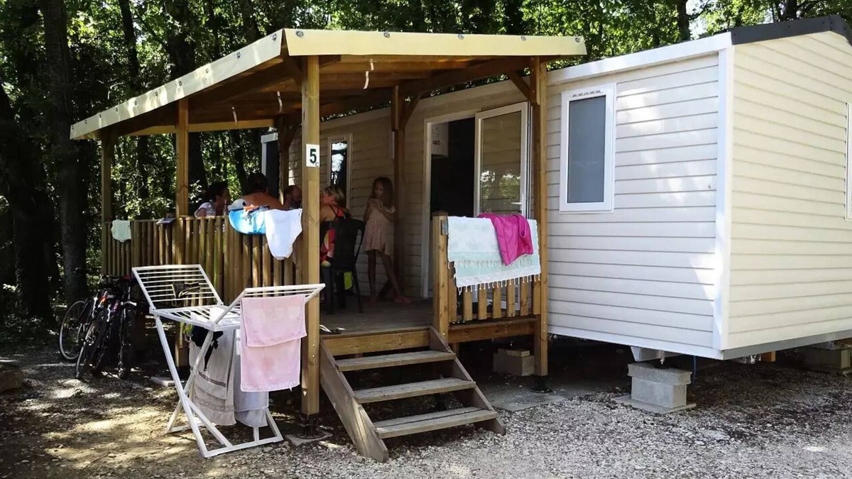 Grignan House | Flower Camping LES TRUFFIERES * - Mobil home Lavande COMFORT 28m2 2 bedrooms +TV + Air conditioning +Terrace covered 11m2 4 persons