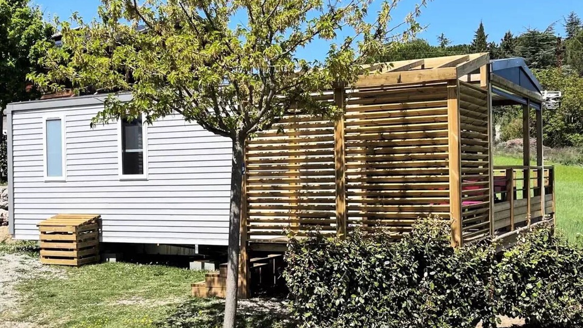 Manosque House | Flower Camping Provence Vallée * - Mobil-Home Living Comfort 27m2 2 bedrooms + integrated covered terrace + air conditioning + TV 4 persons