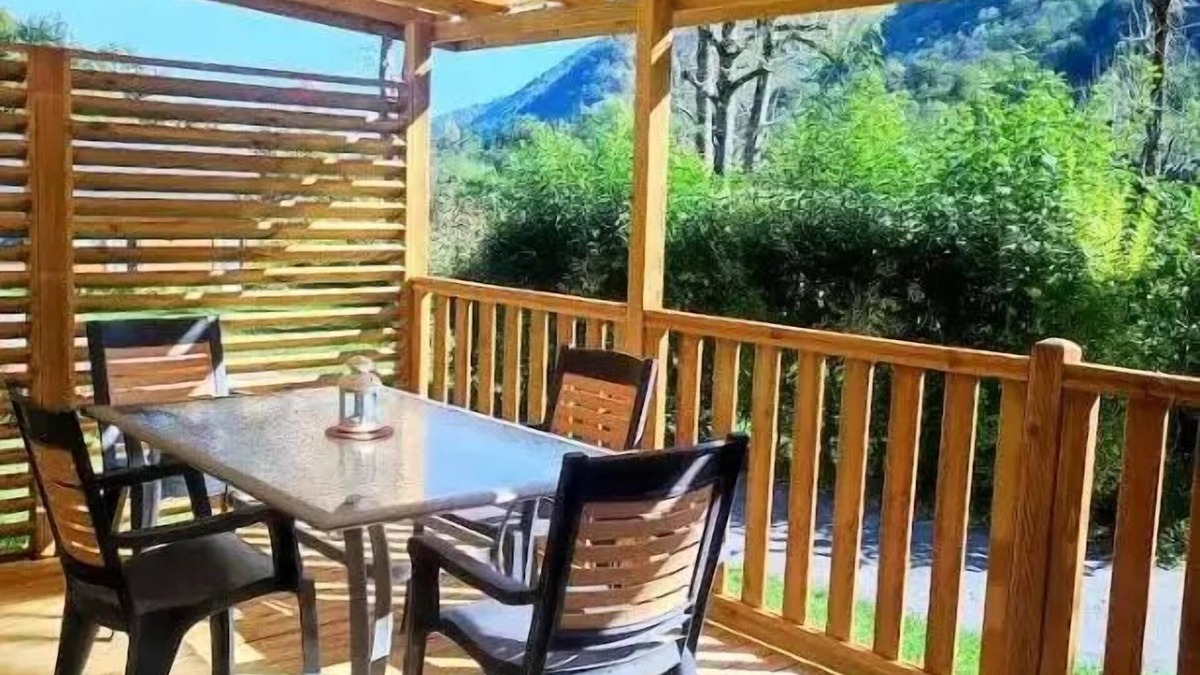 Arras-en-Lavedan House | Flower Camping Pyrénées Natura * - Mobilhome Comfort COSY 23m2 - 2 bedrooms - semi-covered terrace 17m2 + BBQ - D/M 4 people