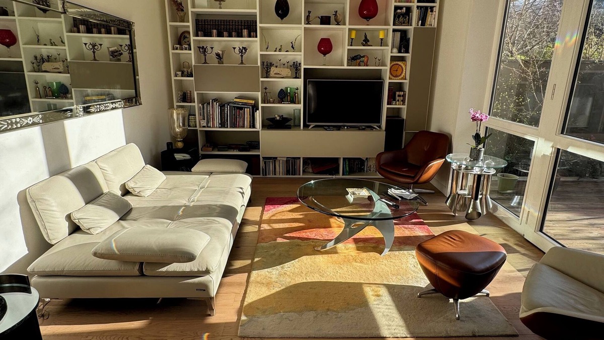 15th Arrondissement Apartment | Flower garden and terrace in Paris 15. Peace and quiet in a haven of greenery. Parking