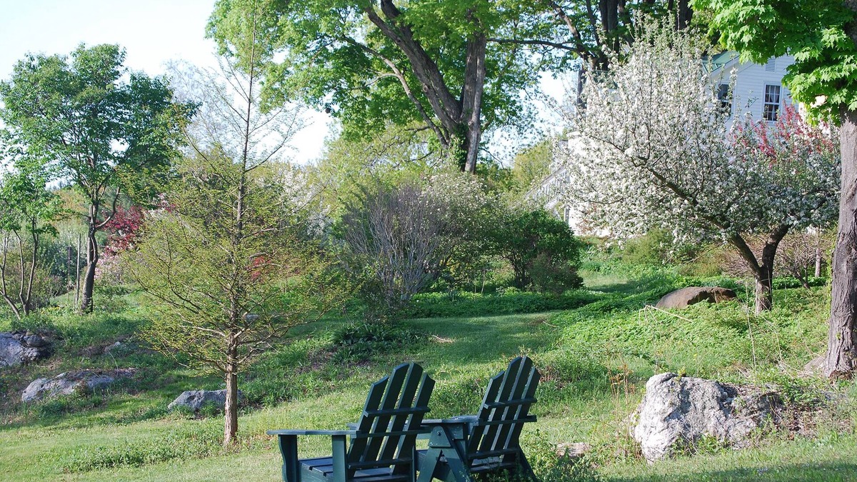 Williamsburg Apartment | Flower Hill Farm Retreat Studio Mountain and Garden Views Clawfoot Tub.