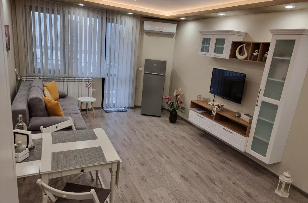 Dobrich Apartment | Flowers Apartment