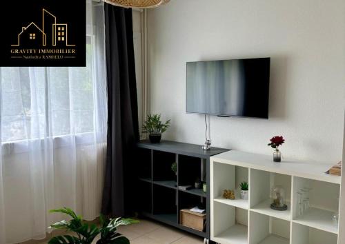 Saint-Julien-en-Genevois Apartment | Flowers Studio