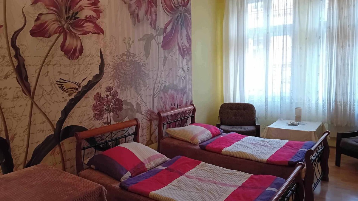 Zizkov Apartment | Flowery bedroom apartment in terrific Prague with WiFi