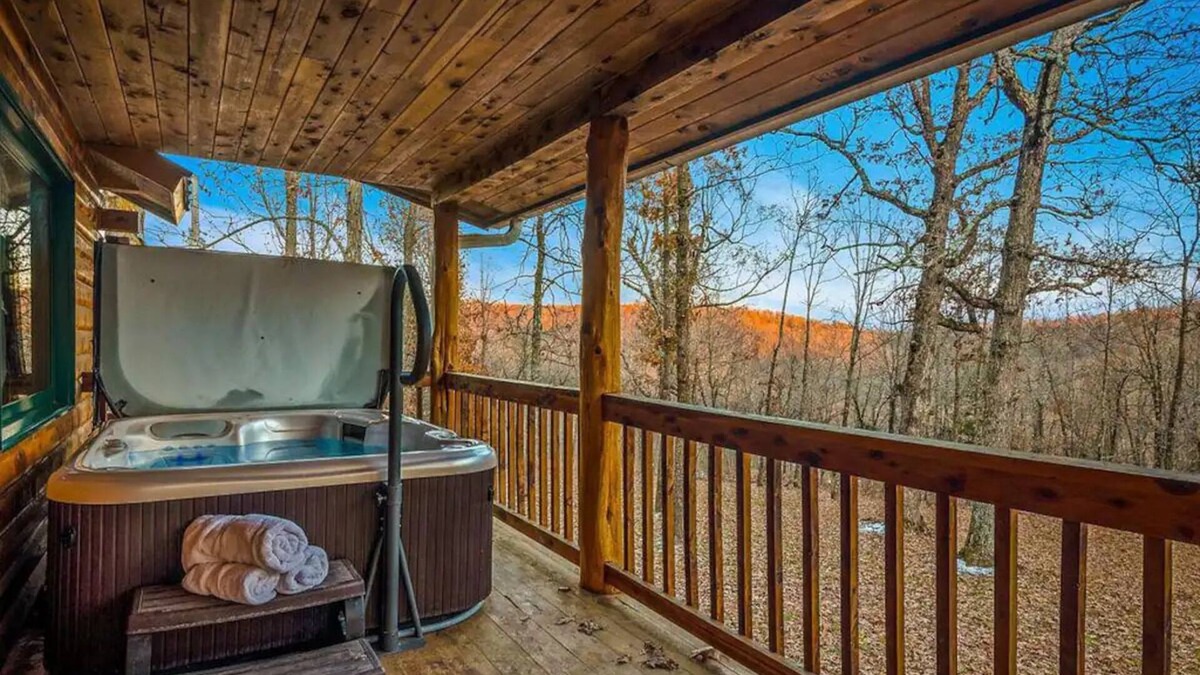 Compton Cabin | Fly Away Cabin- Modern, Serene, And Convenient