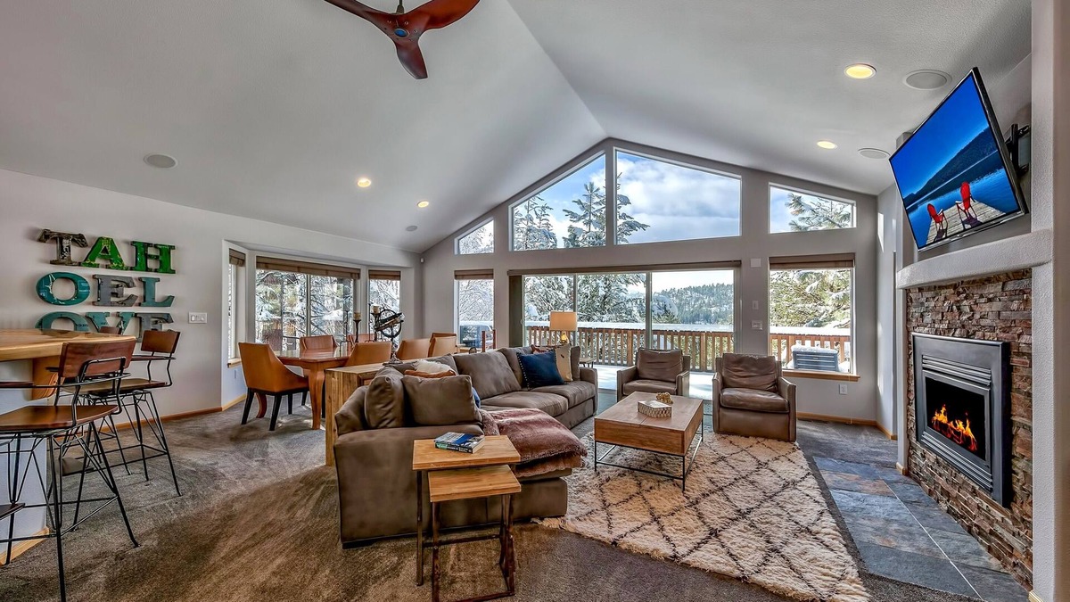 Pioneer Trail House | Fly High in Total Luxury: Hot Tub, Views, Privacy, Decks, Peaceful, A/C