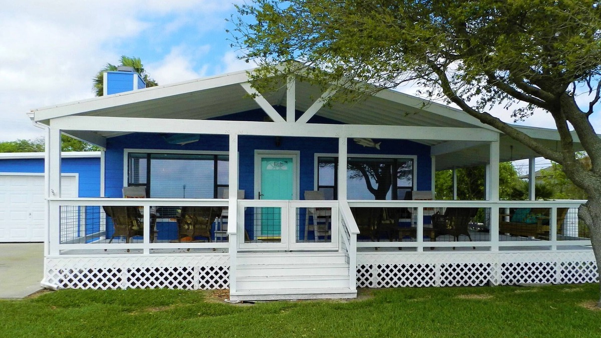 Long Mott House | "Flying Fish" Bay Front Home! Fishing Pier outside your front door