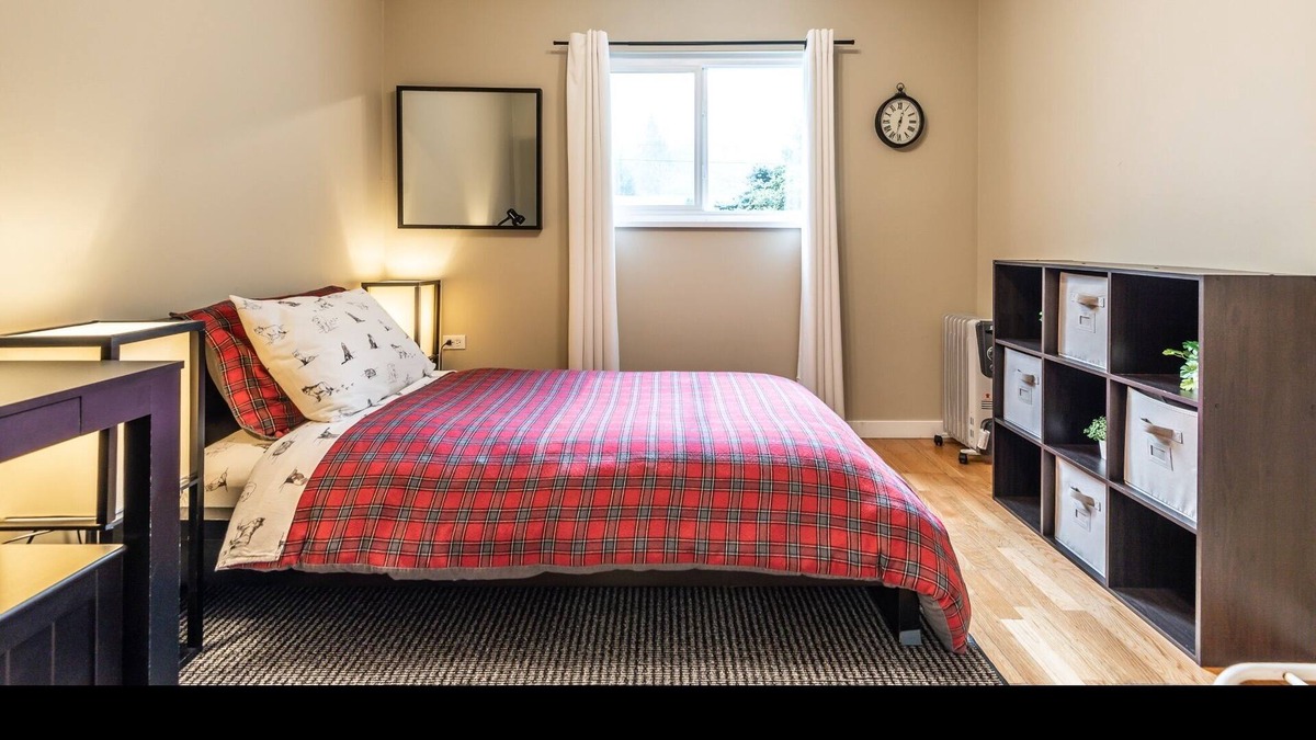 Squamish House | Fogging sanitized Cozy suite with Mountain view. Fire place.
