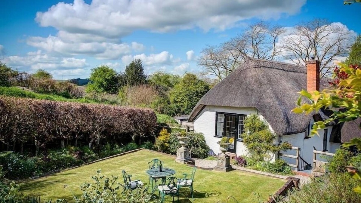 Warminster Cottage | FOLEY'S COTTAGE, family friendly, with open fire in Warminster