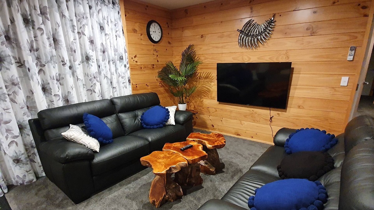 Rotorua House | FOLIA DOMUS NZ, New Lockwood with spa bath, ramp & lockup garage near Redwoods