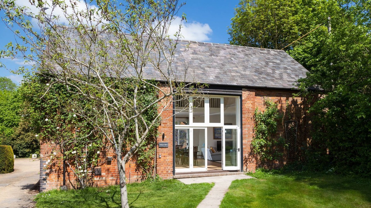 Princes Risborough Cottage | Folley's Barn is located in the well-known village of Bledlow and is the perfect place for couples a