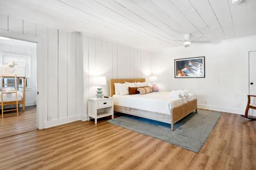 Folly Beach Hotel | Folliday Inn - The Barrelback - Room 26