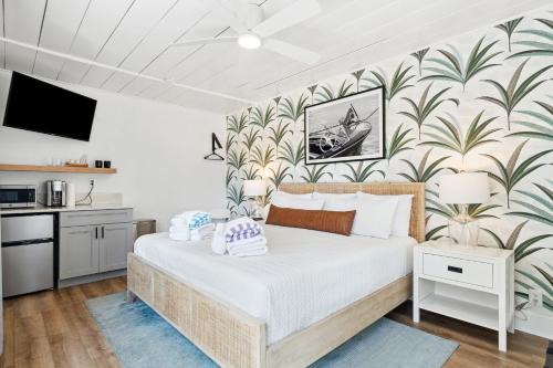 Folly Beach Hotel | Folliday Inn - The Torpedo - Room 22