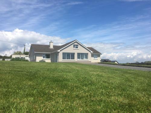Dungarvan House | Follies Bungalow with Ocean Views