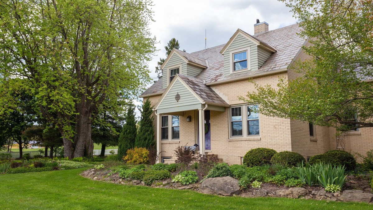Dover Cottage | Follow the Road to Yellowbrick