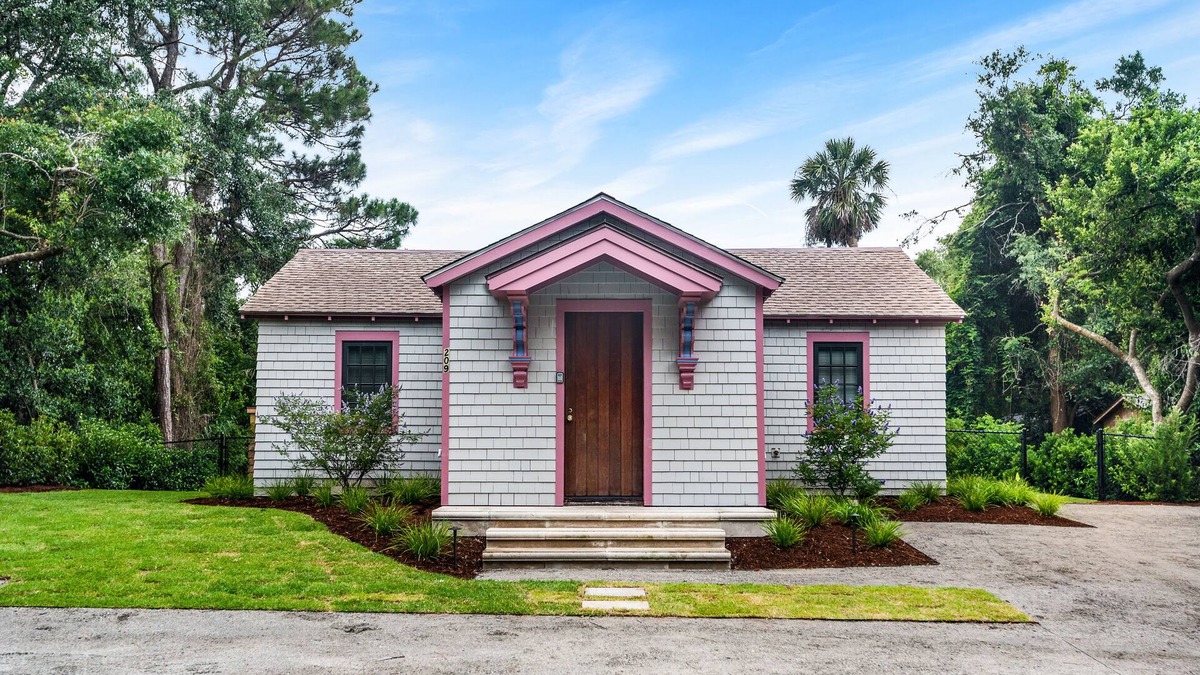 Folly Beach House | Folly Vacation 209 East, Modern, Sassy and 3 Blocks to the Beach