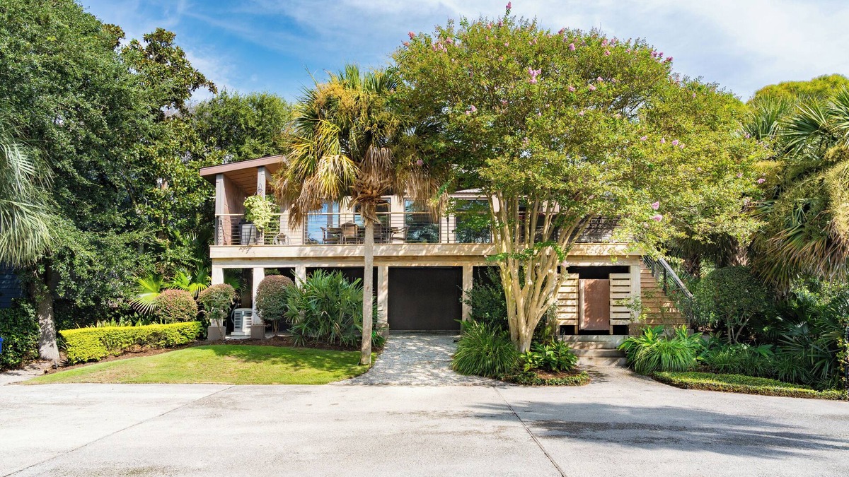Folly Beach Hotel | Folly Vacation 620 Three Bedroom Home, one block to the beach and pet friendly