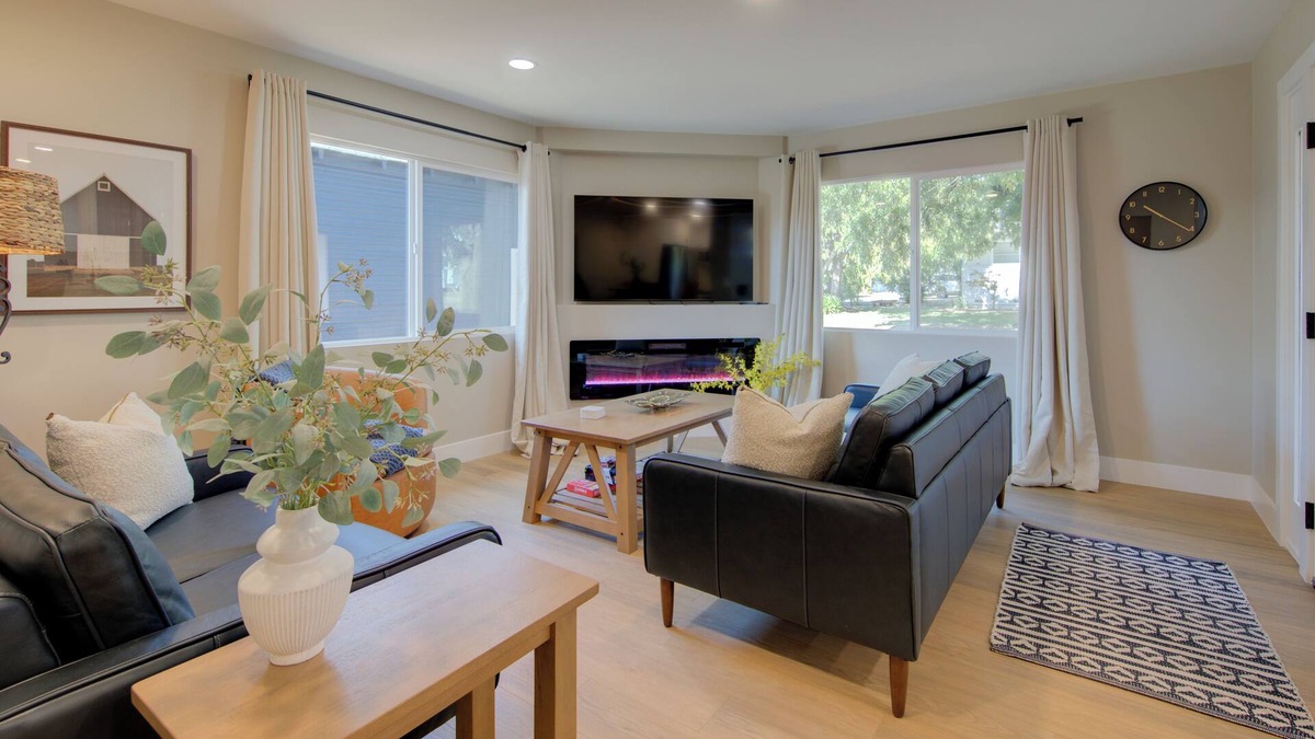 Folsom House | Folsom Old Town Escape II - King Bed, A/C, Laundry, Trails, walk to Sutter St
