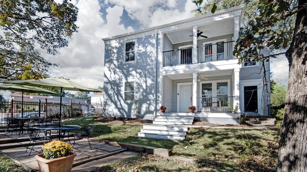 Fondren Apartment | Fondren "InStyle" Elegance: Indoor-Outdoor Charm