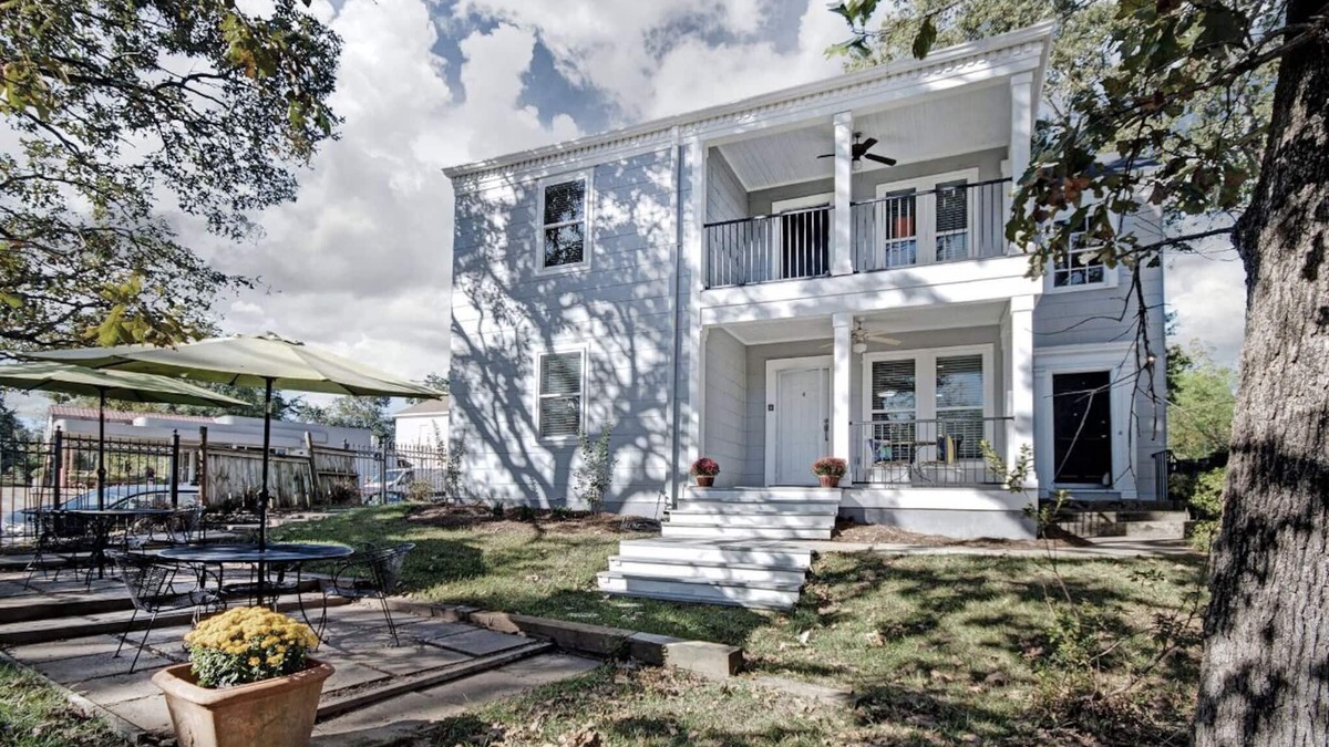 Fondren House | Fondren "Upper Level Style, Comfort and Luxury