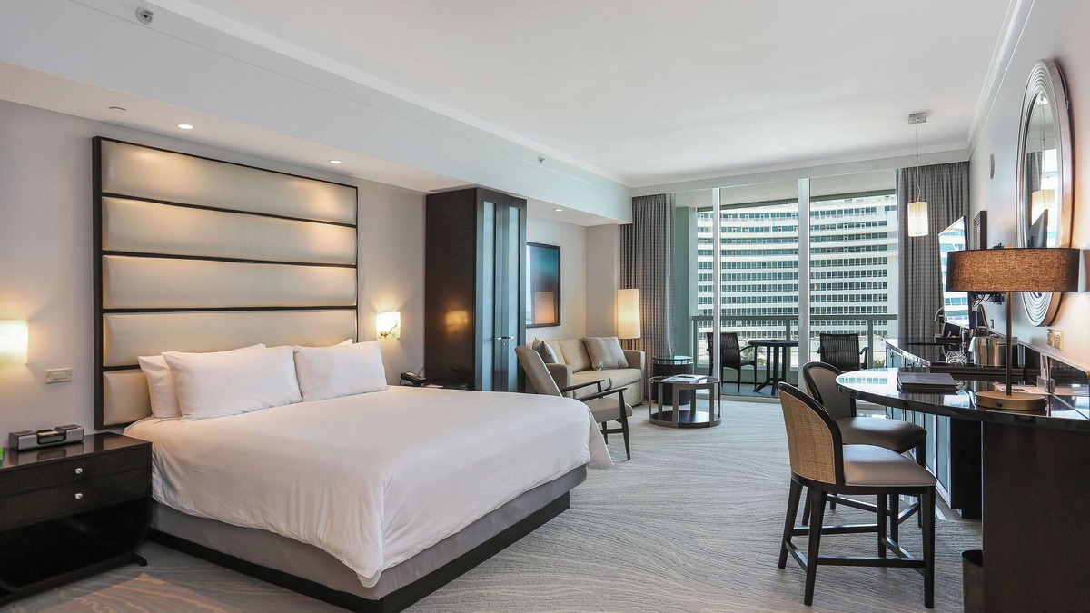 South Beach Condo | Fontainebleau Sorrento OceanView Jr. Suite FREE valet & spa.pass No resort fees!