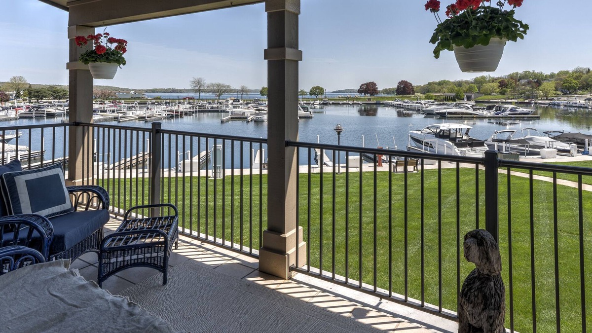 Fontana-on-Geneva Lake Resort | Fontana Waterfront! Prime fireworks viewing! Brand newly remodeled 2br/2ba, pool
