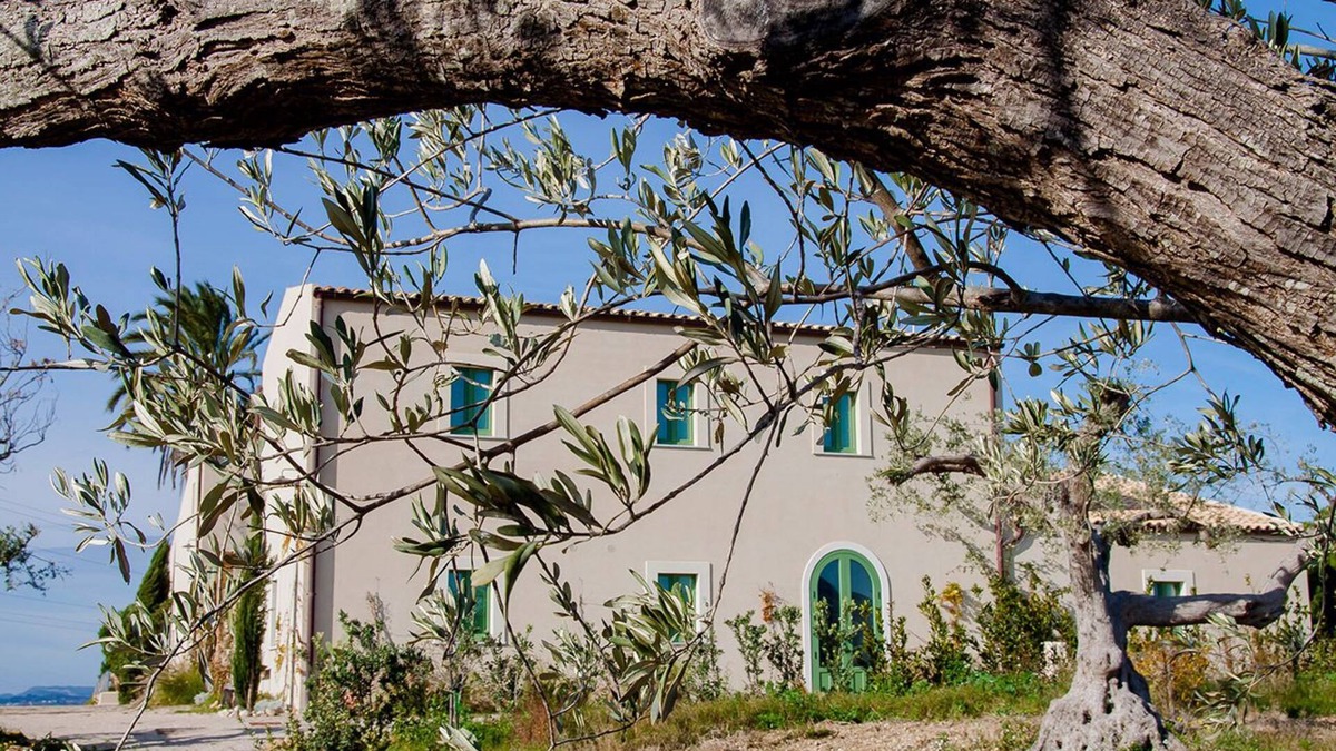Aragona House | Fontes Episcopi