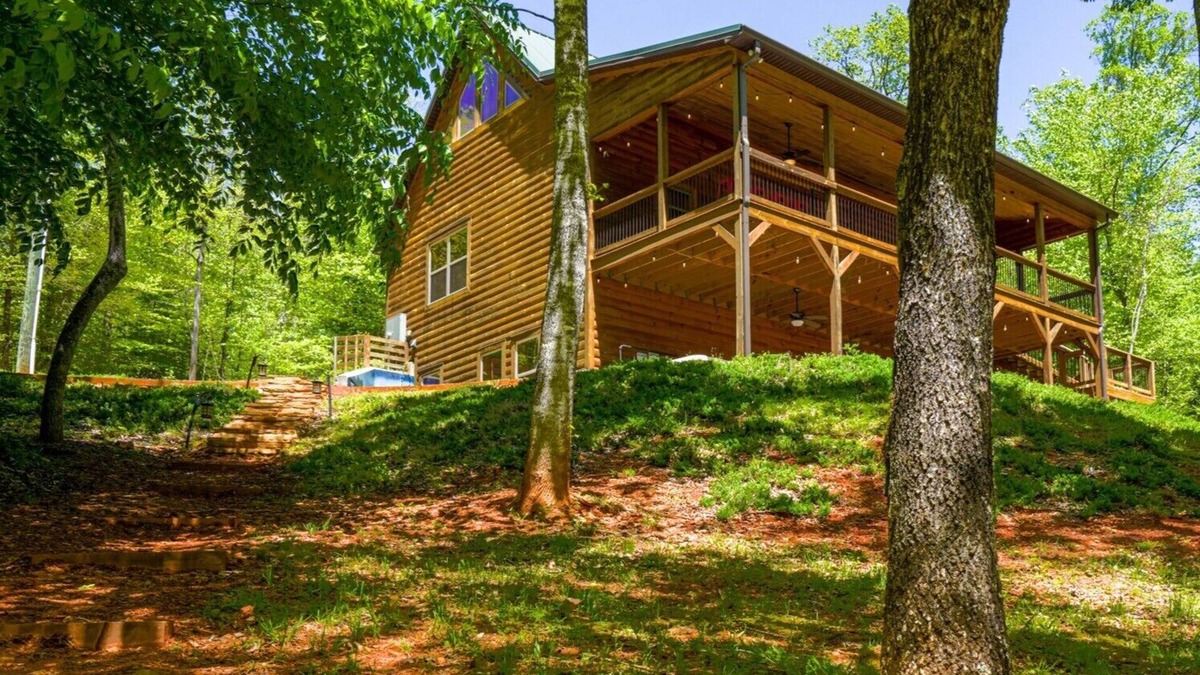 Cleveland Cabin | Foothills Family Retreat- Hot Tub/Playset/Fire Pit/7 bedrooms!