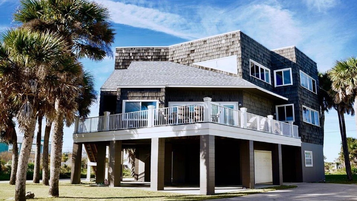 Marineland Acres House | Footsteps to the Beach - Sleeps 8-Quiet Beach in The Hammock