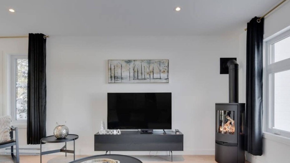 Pont-Rouge Ski Chalet | Forêt Blanche | Cozy Family Retreat | Sauna, Pool & Spa