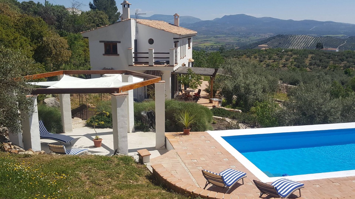 Alcala la Real House | For a quality place near Granada, large swimming pool