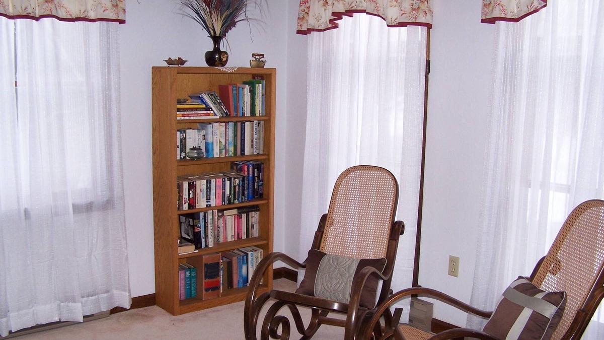 West Newbury Villa | For Business and Pleasure Travelers. Pink room.