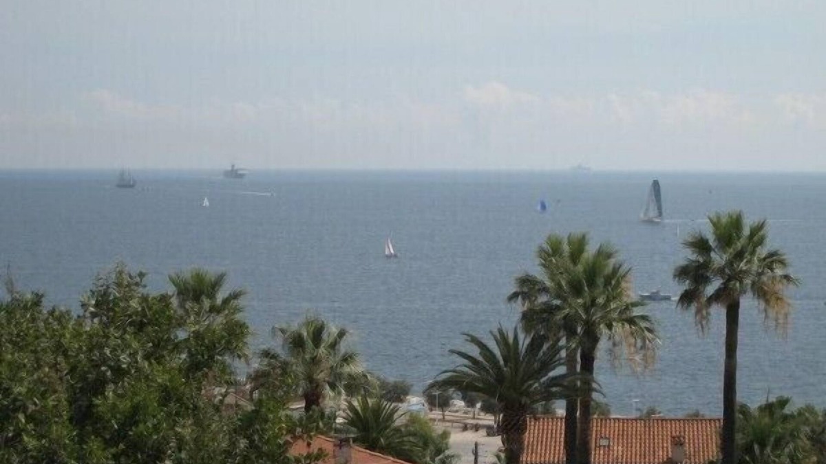 Le Mourillon Apartment | For six people, 1st floor of villa, sea view apartment of 80m2